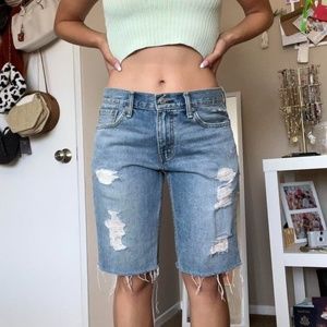 levi’s Knee-Length Mid-Rise Cutoff Shorts